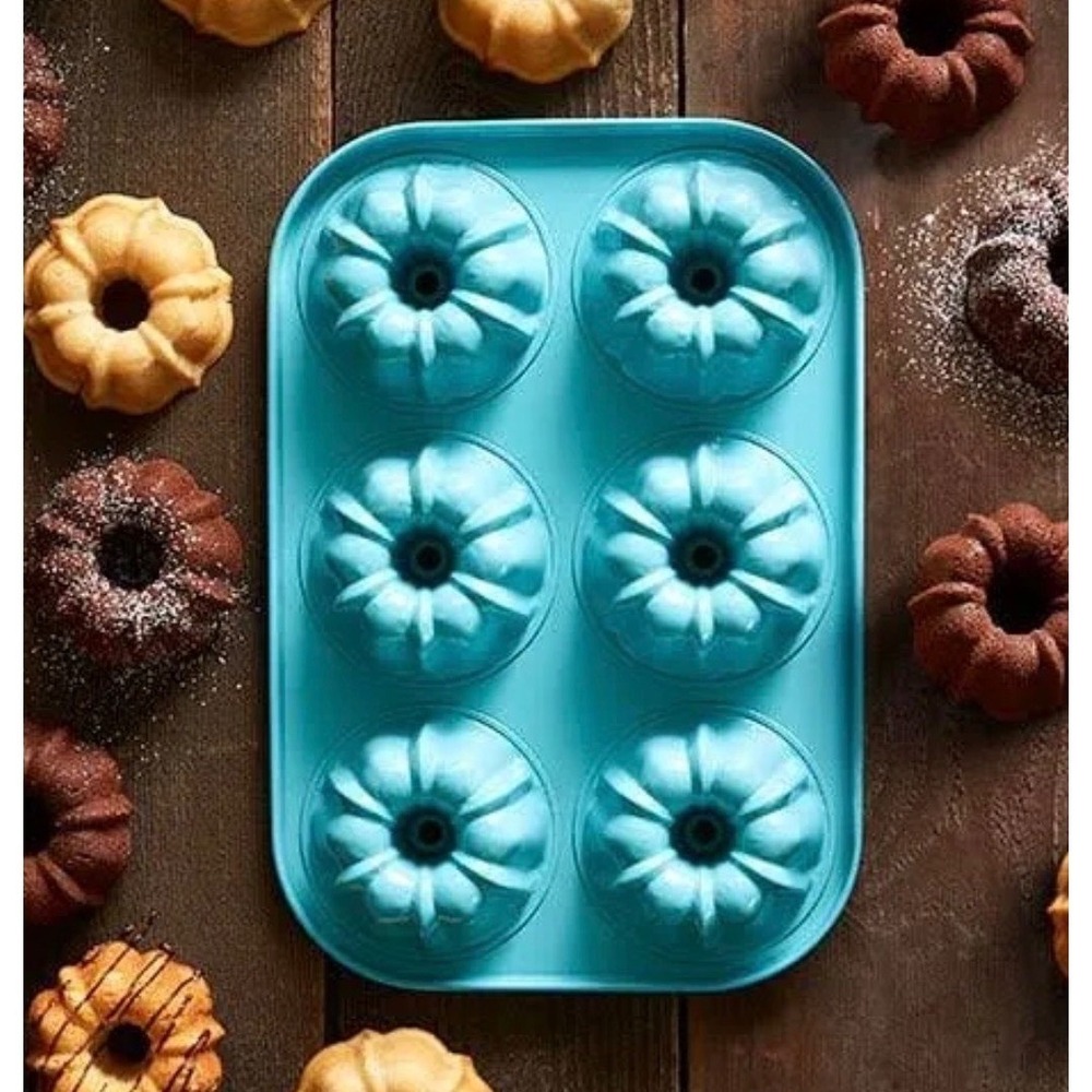 Pampered Chef Mini Fluted Cake Pan 1602 Teal Blue 6 Cup Bundt Baking Mold NIP
